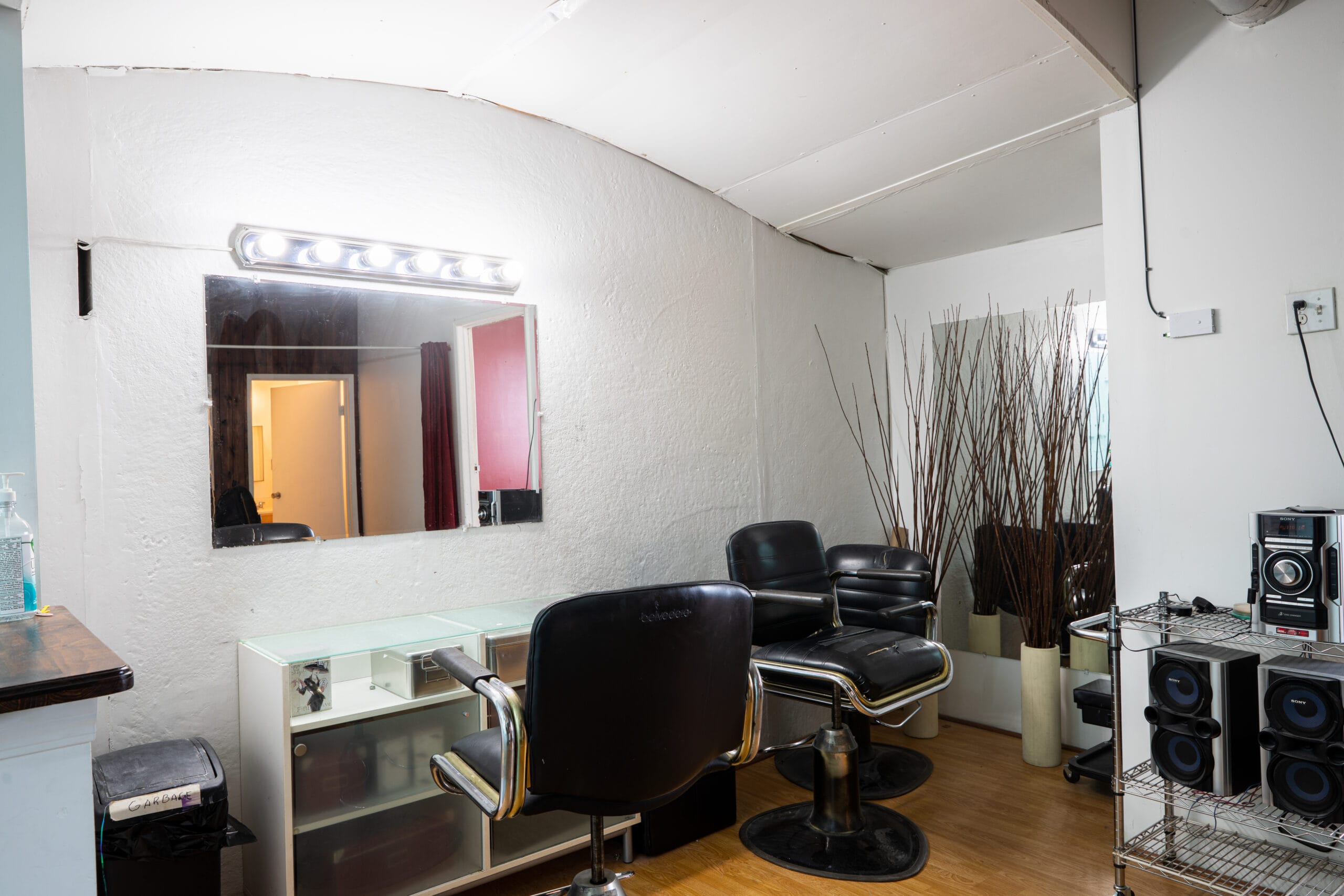 Extenso Studio Makeup Station and Mirrors