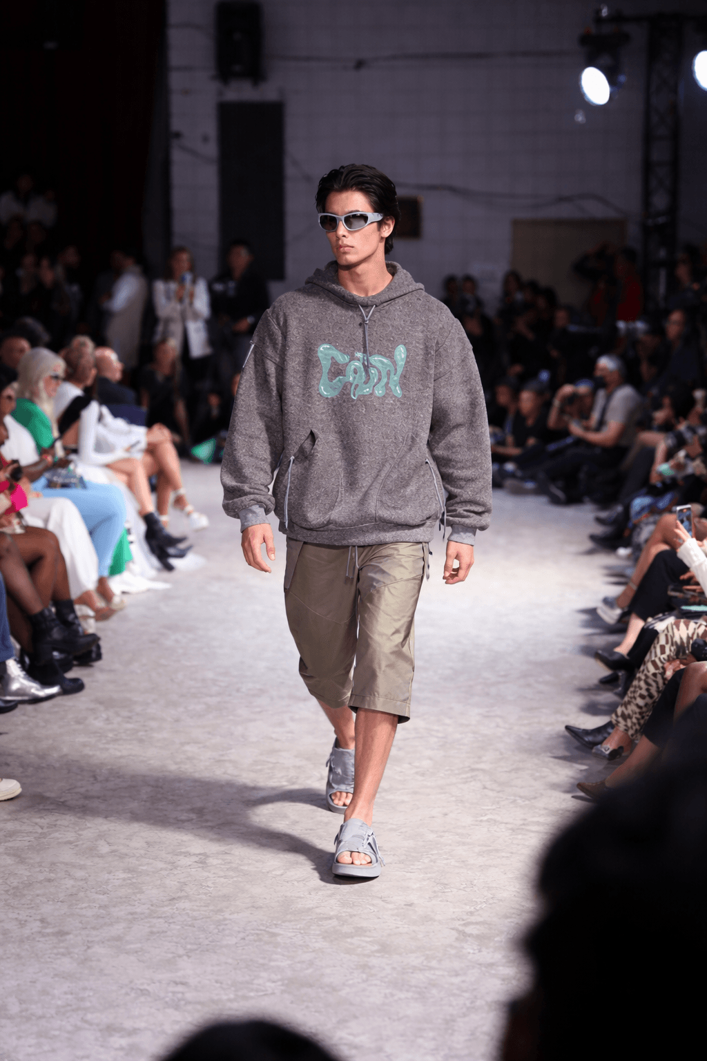 Casual streetwear in a grey hoodie